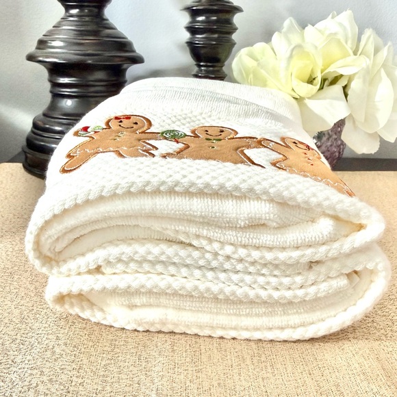 NWT Set of 2 GINGERBREAD DOLLS Hand Towels - Picture 7 of 7